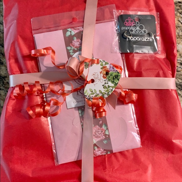 🌹How I Wrap Your Purchase!!!🌹 - Picture 4 of 9